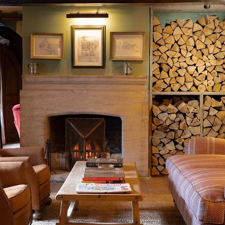 ホテル The Double Red Duke, Cotswolds ウィットニー エクステリア 写真