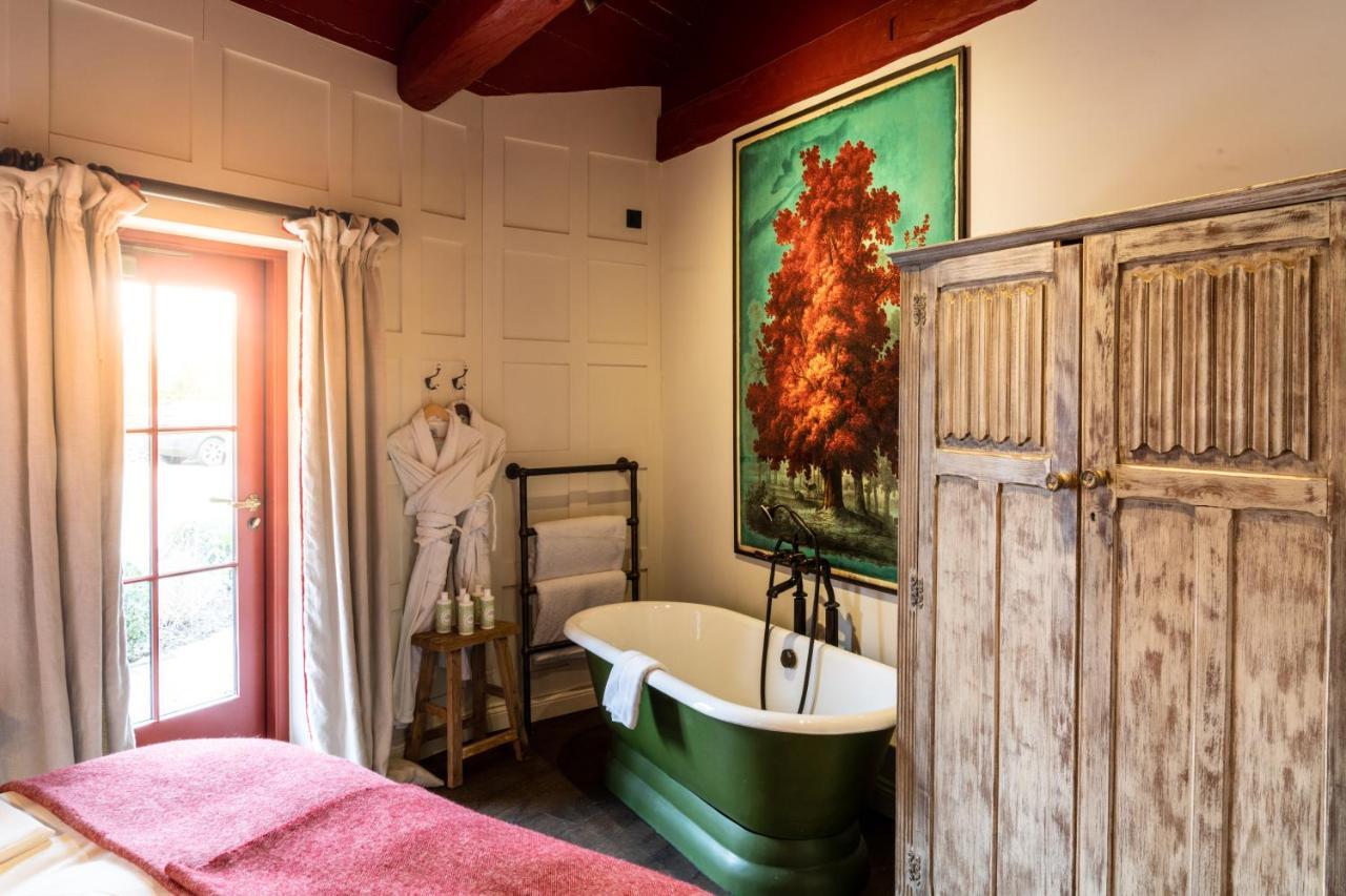 ホテル The Double Red Duke, Cotswolds ウィットニー エクステリア 写真