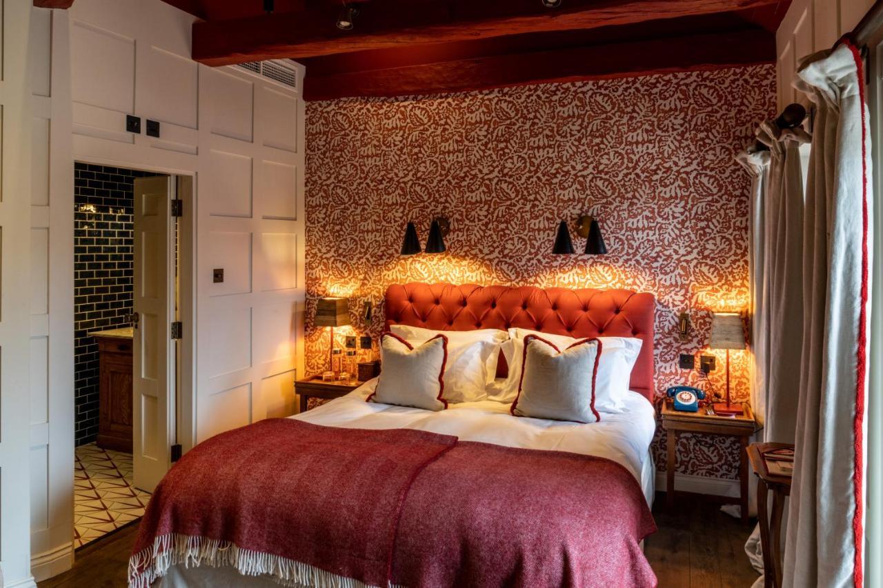 ホテル The Double Red Duke, Cotswolds ウィットニー エクステリア 写真