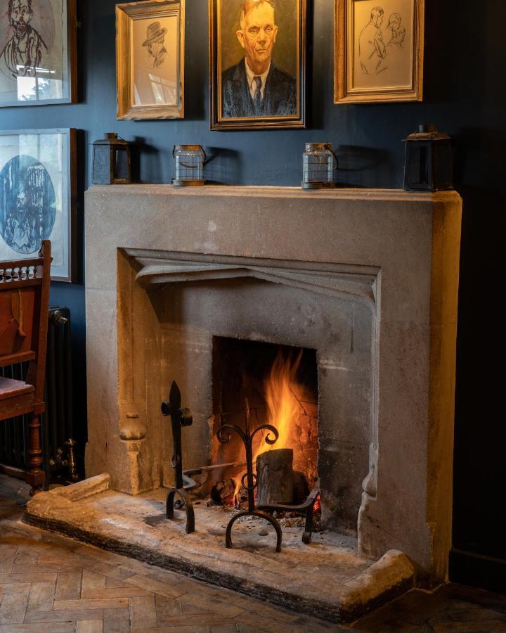 ホテル The Double Red Duke, Cotswolds ウィットニー エクステリア 写真