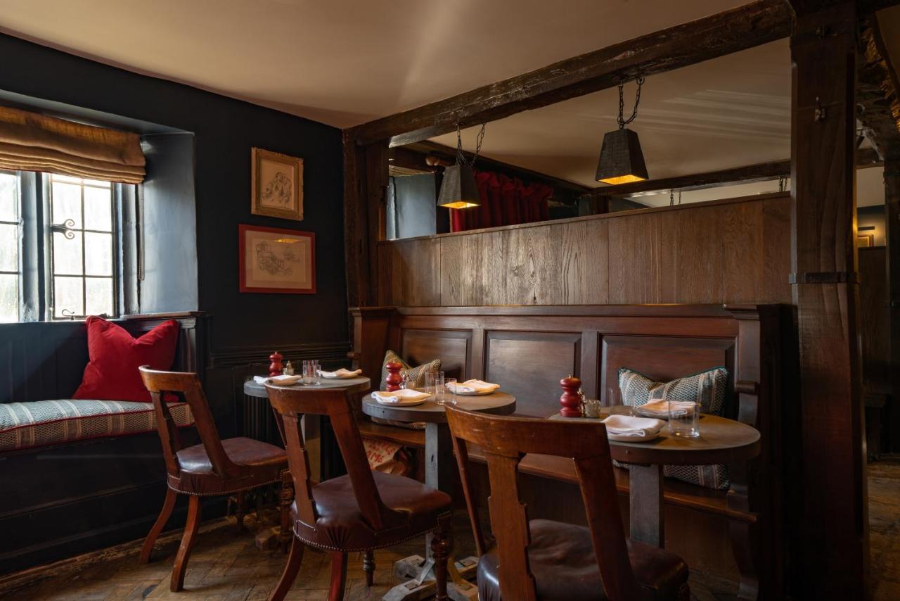 ホテル The Double Red Duke, Cotswolds ウィットニー エクステリア 写真