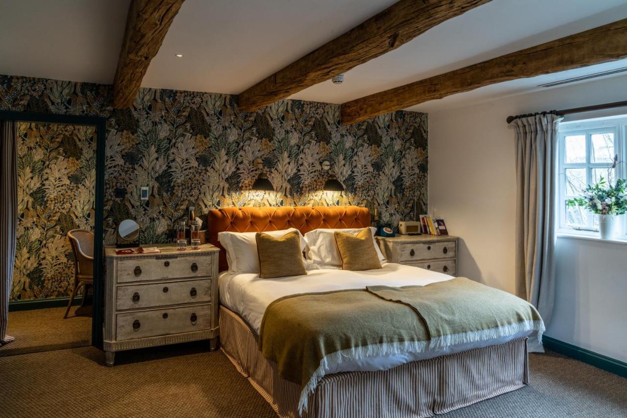 ホテル The Double Red Duke, Cotswolds ウィットニー エクステリア 写真